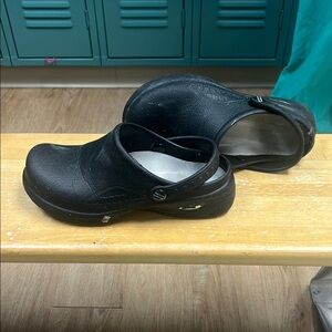 Black Slip-On Clogs natural uniform size 6